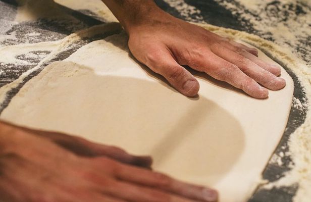 Pizza cooking class in a true pizzeria in the heart of Verona