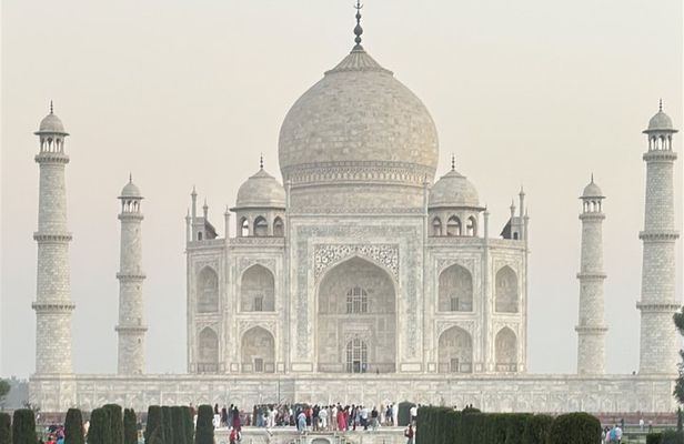 Private Sunrise Taj Mahal and Agra Day Tour from Delhi