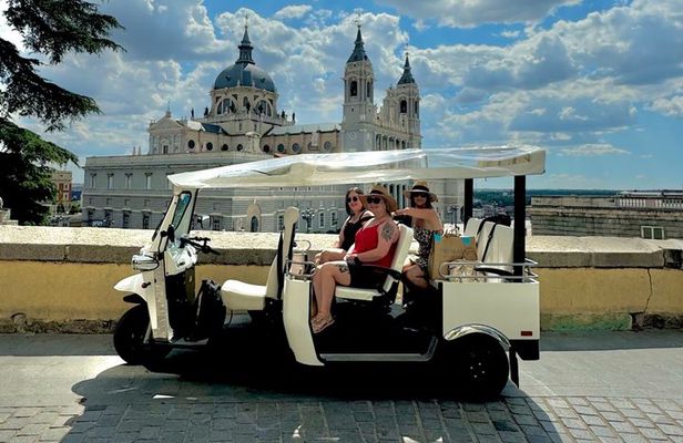 More Madrid in less time: Tour in Tuk Tuk Electric