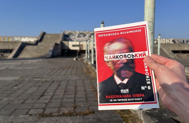 Tenet Movie Tour Guided by a Background Actor