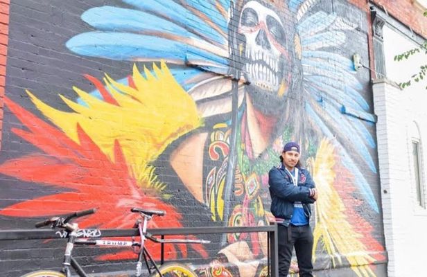 Pilsen Chicago Walking Tour: Street Art & Mexican History