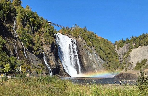 Private tour of the Montmorency Falls of 2h e-SUV 7 places