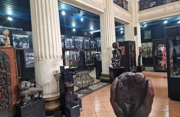 Girrafe center Nairobi City Tour