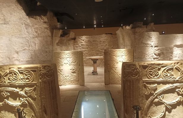 Valencia Romana and Visigoth. Almoina and Crypt Museum included.