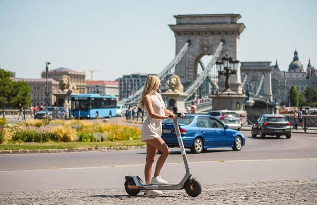 Buda Castle E-Scooter Tour with Panoramic Views & Drink