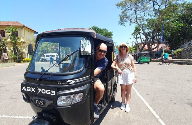 Half -Day Negombo City Tour & Local Lunch or (Lagoon Boat safari)