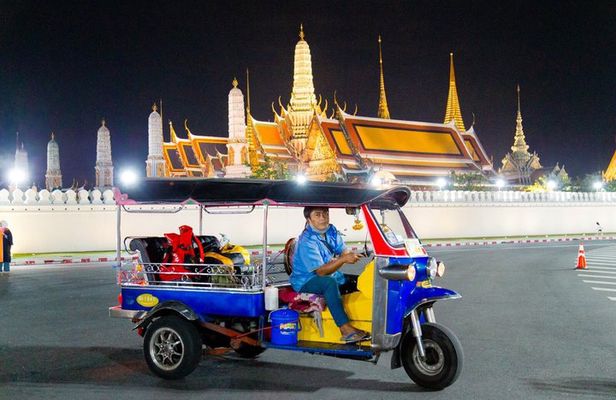 Chinatown Street Food Night Tour by Tuk Tuk in Bangkok