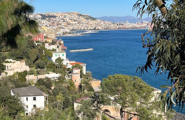 Sunset tour in Naples between views and local aperitif