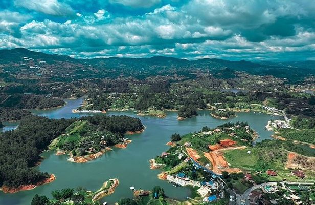 Private Guatapé and El Peñol Tour with Jetski Ride and Lunch