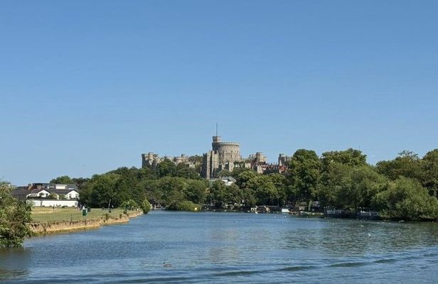 Private Royal Borough Scenic Tour with Windsor Castle Views