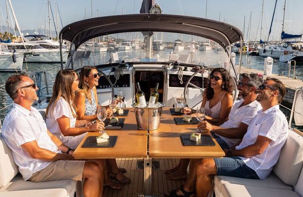 Barcelona: Gourmet Wine & Cheese Sailing cruise Experience