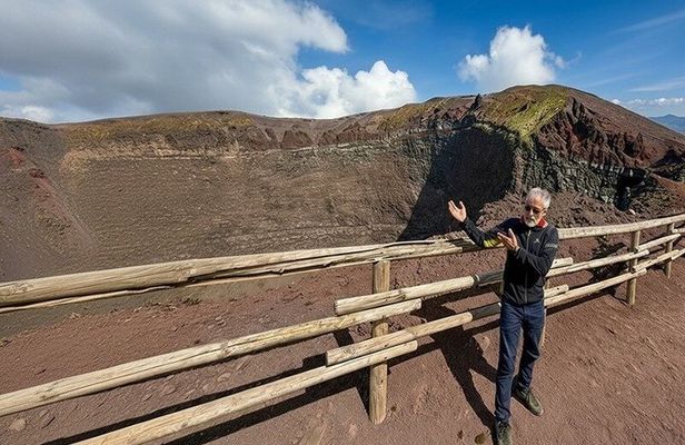 Pompeii & Mt. Vesuvius Crater Hike Day Trip with Lunch from Rome