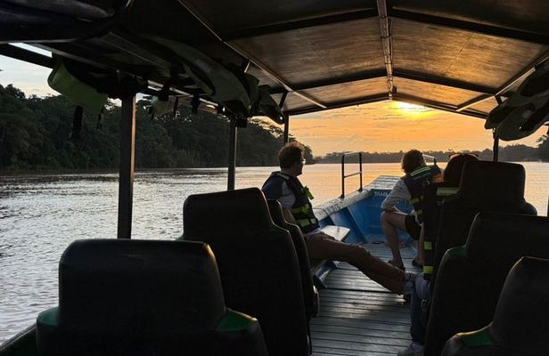 boat expedition along the Tambopata River and wild animals