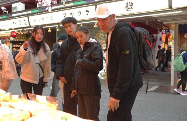 Shinjuku Izakaya Hopping Tour: Eat and Drink Tokyo Like a Local