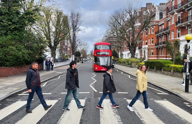 The Beatles in London Private Black Cab Tour with Pickup Drop