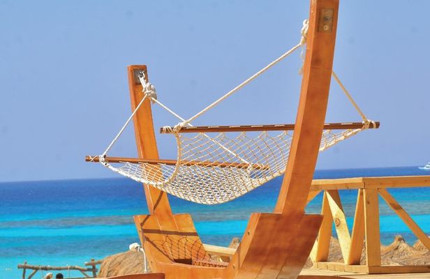 Hurghada Premium Hula Hula Island Cruise with Lunch and Transfer