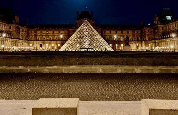 Night Crimes of Paris Tour with Wine and Cheese