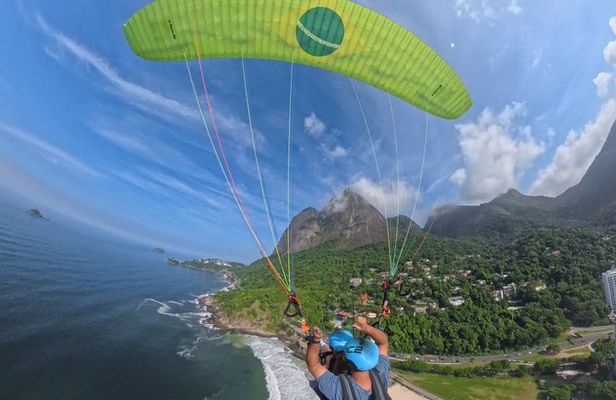 Double parachute flights in Rio de Janeiro