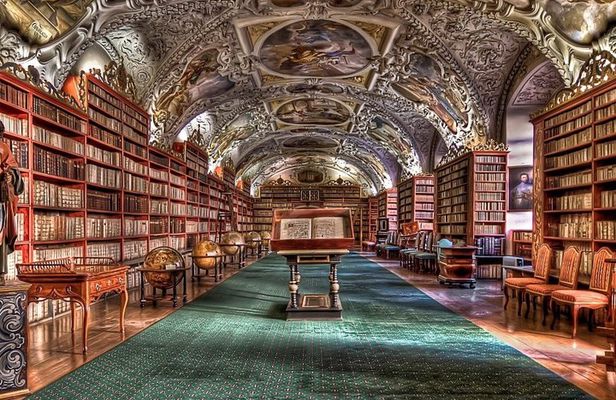 Prague DeLuxe Tour: Views, Hidden Gems, Tastings & River Cruise