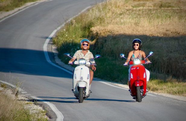 Vespa Tour in Umbria Spello and Assisi with Pic Nic