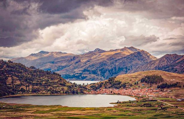 Four Andean Lagoons Tour with Scenic Nature and Birdwatching