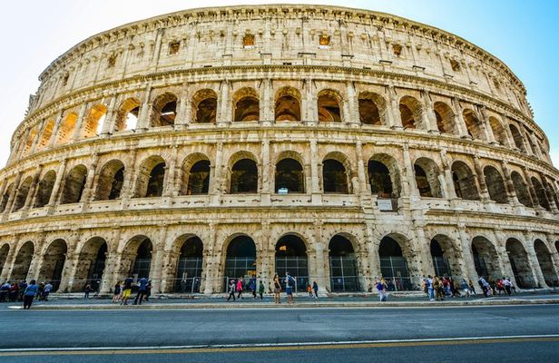 Colosseum and Roman Forum Small Group Guided Tour