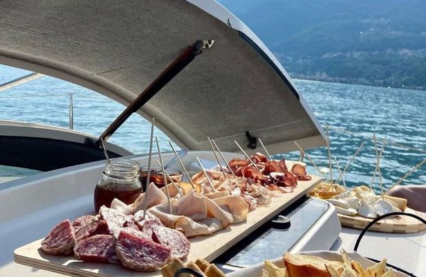 4H Catamaran Tour on Lake Como__Discover the famous villas