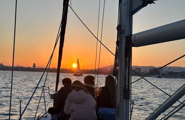 Sunset boat tour of Barcelona with open bar cava