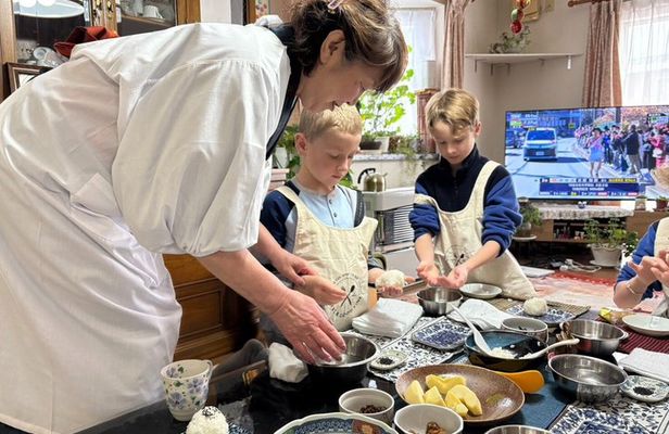 Local Market Tour and Home Cooking with Grandma