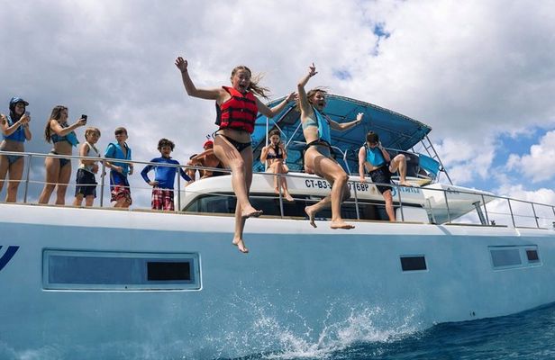 Puerto Plata Luxury Catamaran Charter with Snorkeling and Lunch