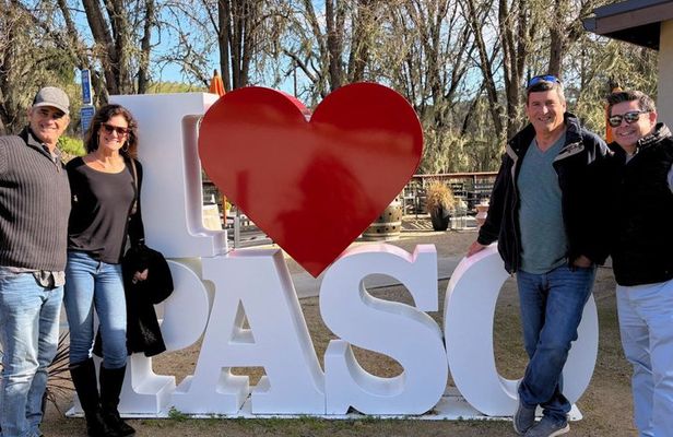 Paso Robles 3-Winery Tour with Picnic Lunch and Tastings