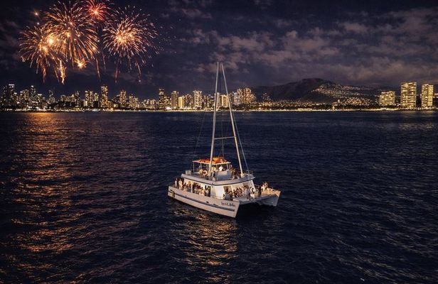 Waikiki Friday Fireworks Boat Cruise from Oahu
