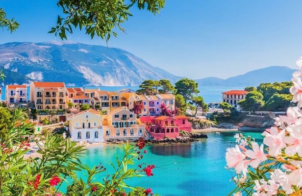 Private Kefalonia Tour: Melissani, Assos, Fiskardo & Myrtos
