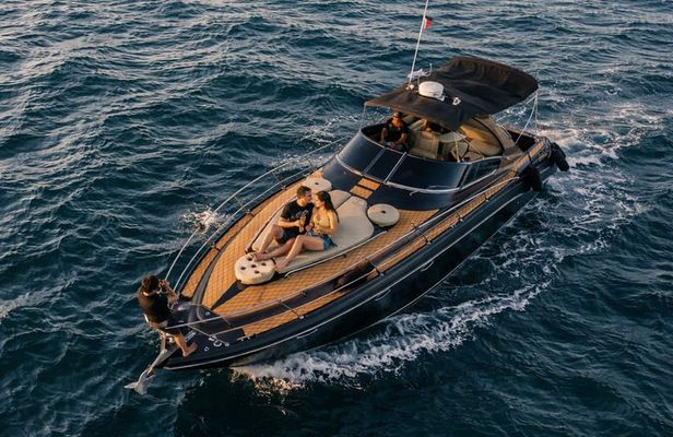 Private 40ft Yacht in Los Cabos with Drinks and Activities
