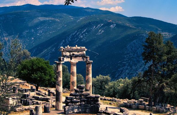 Delphi and Arachova Private Tour Experience