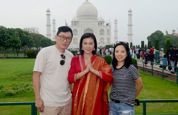 Taj Mahal and Agra Private Day Tour from Delhi with 5* Lunch