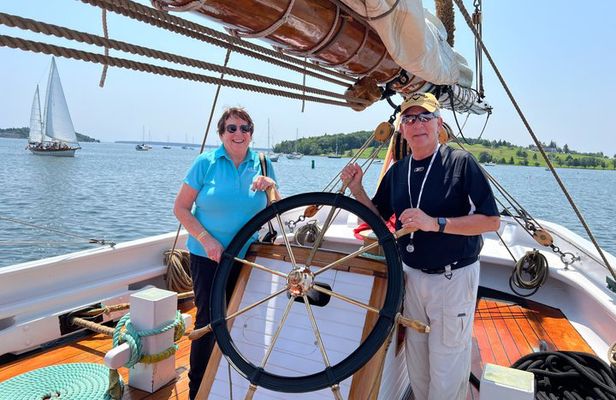 Private Peggys Cove, Mahone Bay & Lunenburg 6.5 Hour Tour