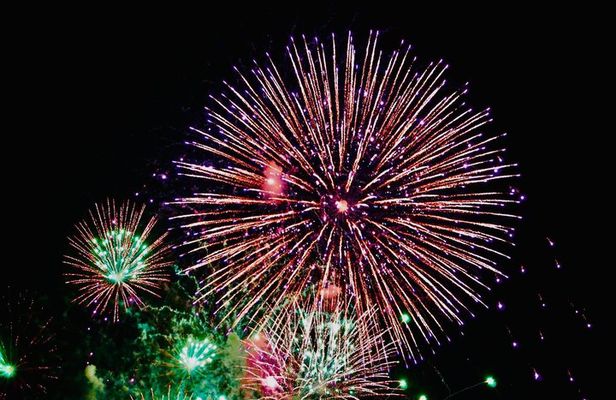 Waikiki Beach Catamaran Friday Night Fireworks Tour