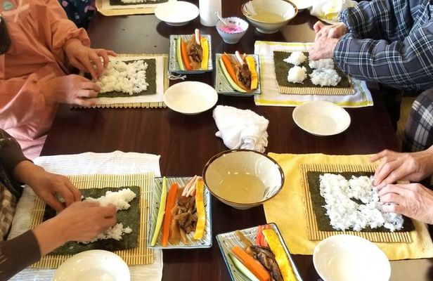 Tokyo Japanese Home Cooking Class: Make Your Own Temaki Sushi