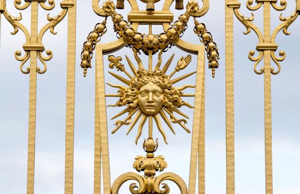 Discover Versailles: Palace & Gardens Guided Tour 18-guests Max