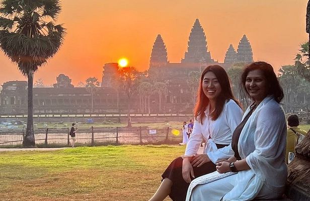 ONE FULL DAY-Tours, Beautiful SUNRISE at ANGKOR WAT Temple