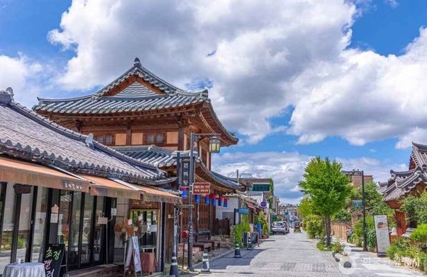 Culture, Hanbok and Local Heritage in Jeonju Walking Tour