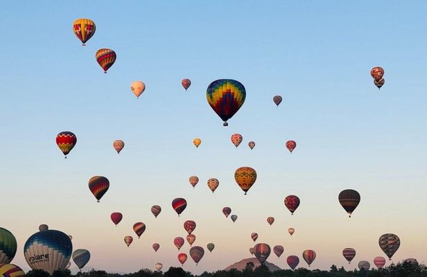 Teotihuacan Hot Air Balloon and Grotto Transportation and Breakfast