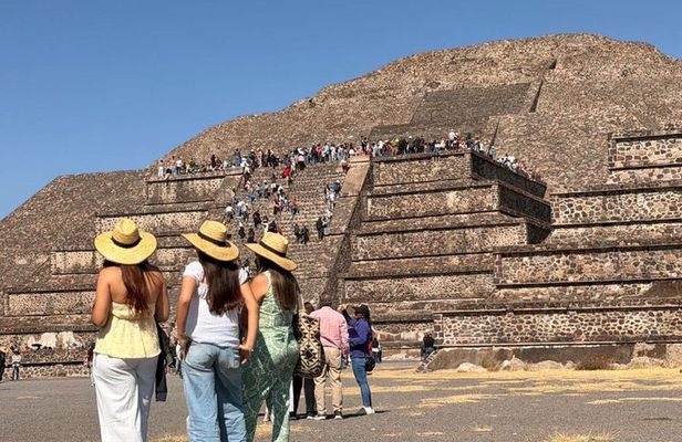 Teotihuacan tour of 3 pyramids breakfast in cave and transportation
