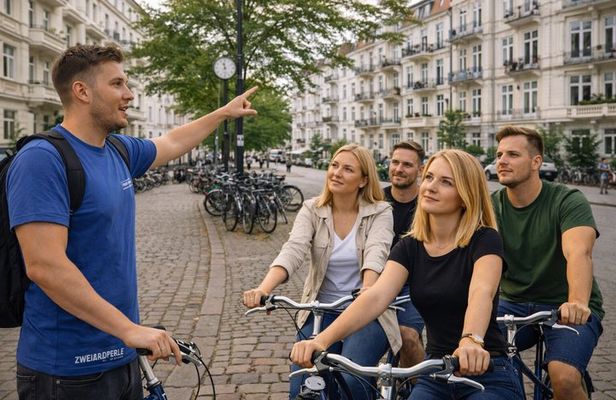 "Hamburg Bike Tour" – Experience the trendy districts & Unpacked