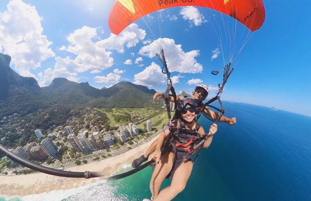 Parapente flight in the most beautiful view of Rio de Janeiro.