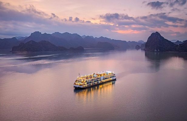 Halong Bay Luxury Overnight Cruise with Balcony Cabin