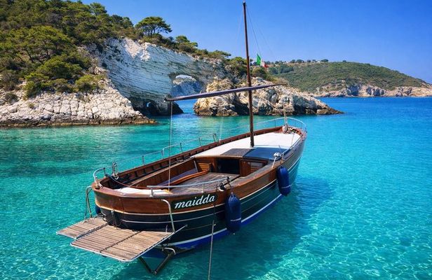 Boat tour on the Gargano on a traditional Gozzo
