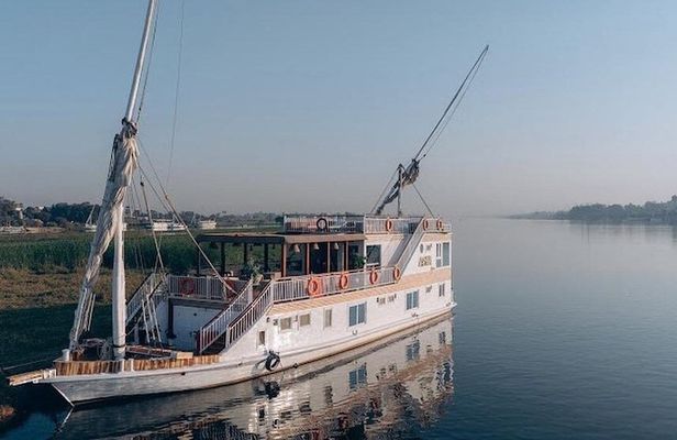 4 Nights / 5 Days Nile Dahabiya Cruise from Luxor to Aswan