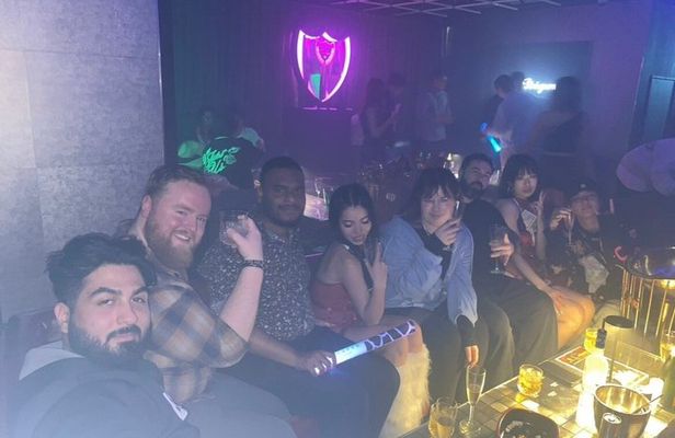 Osaka Giraffe Club Night Tour